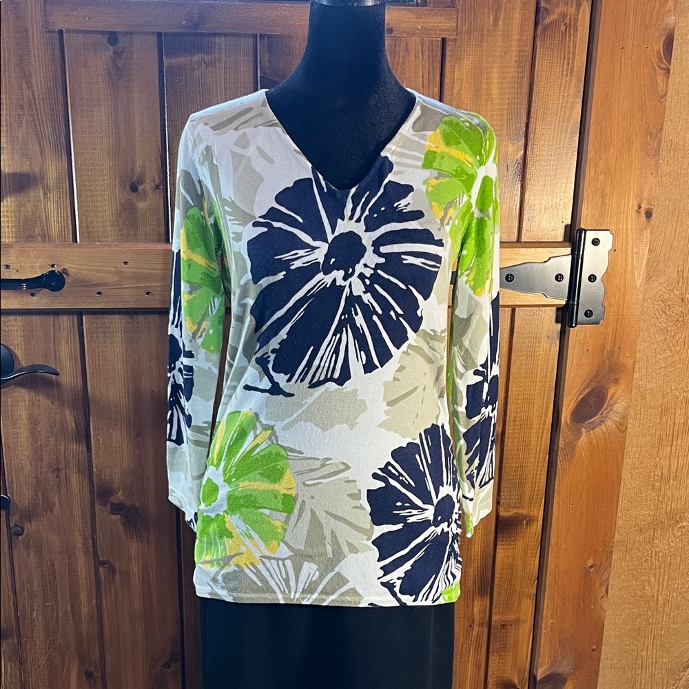 600 West Small floral knit top